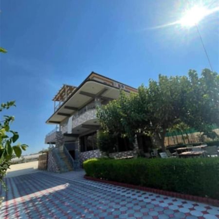 Guest House Ilir Berat Extérieur photo