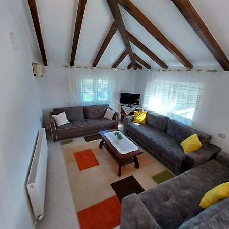 Guest House Ilir Berat Extérieur photo