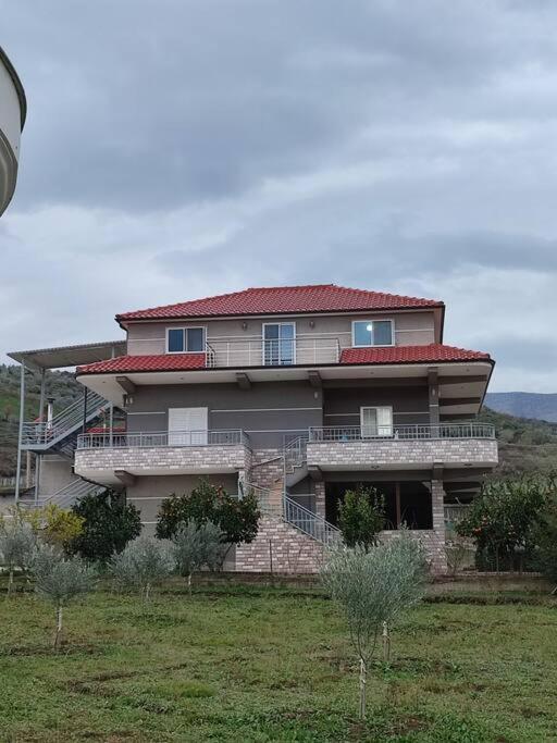 Guest House Ilir Berat Extérieur photo