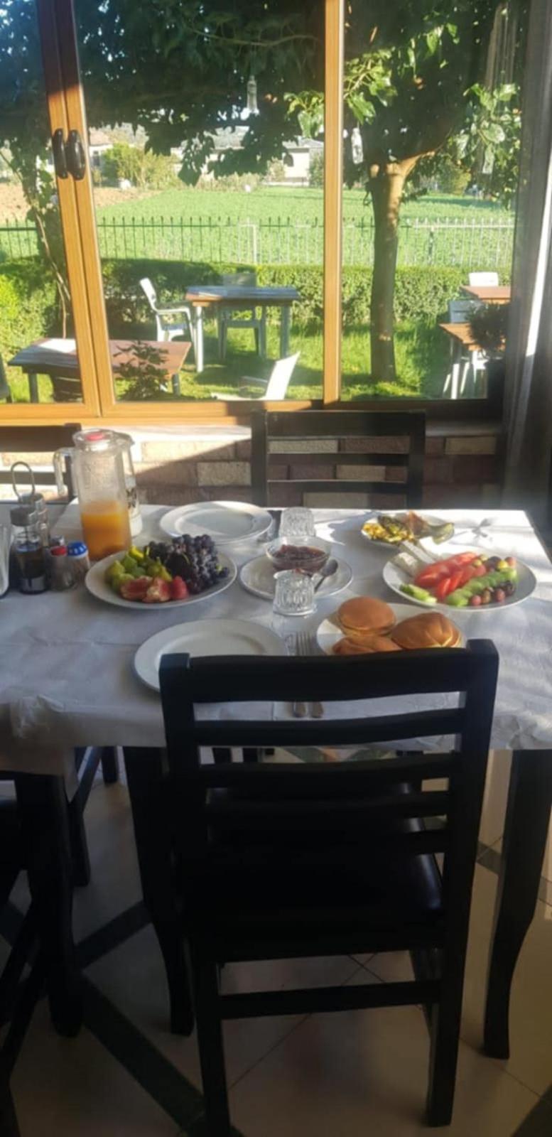 Guest House Ilir Berat Extérieur photo