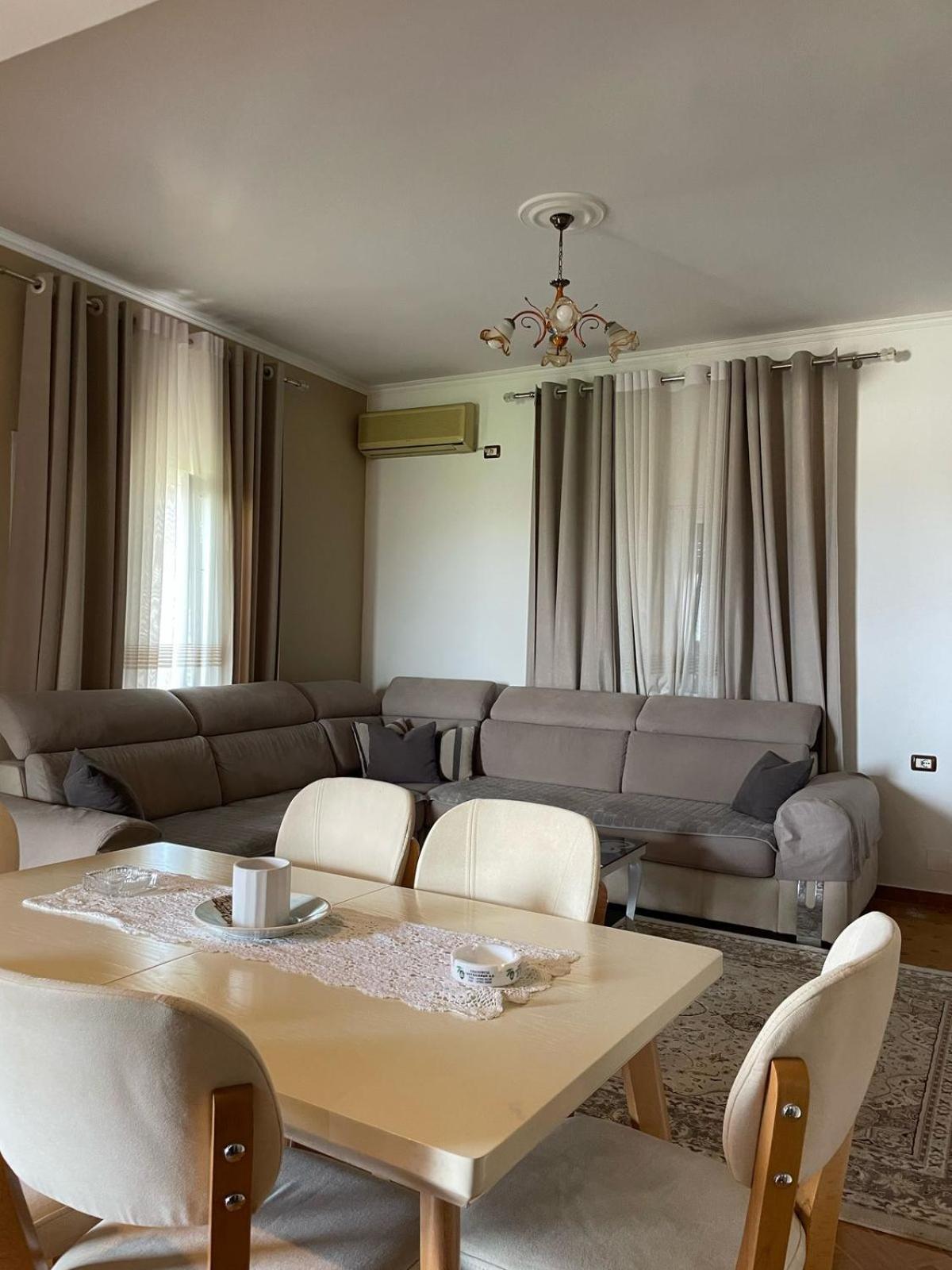Guest House Ilir Berat Extérieur photo