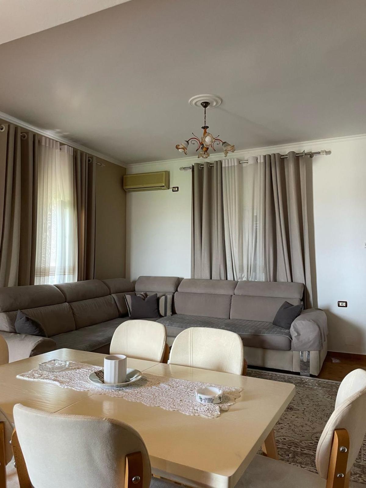 Guest House Ilir Berat Extérieur photo