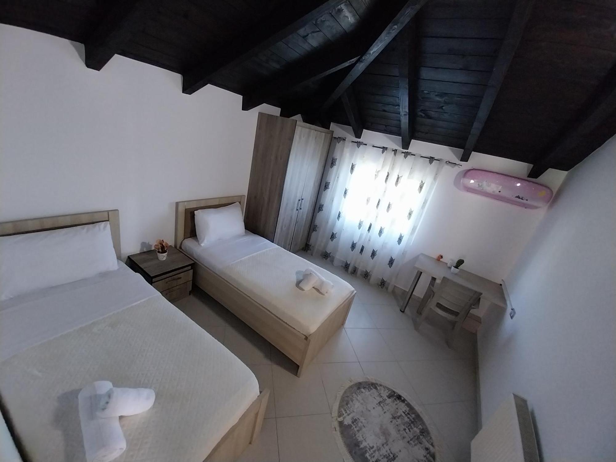 Guest House Ilir Berat Extérieur photo